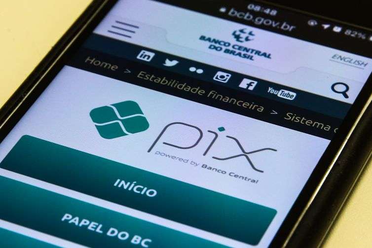 Marcello Casal jr/Agência Brasil Pix é o pagamento instantâneo brasileiro. O meio de pagamento criado pelo Banco Central (BC) em que os recursos são transferidos entre contas em poucos segundos, a qualquer hora ou dia. É prático, rápido e seguro.