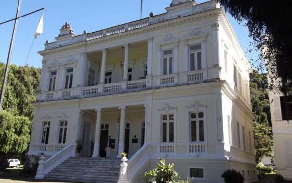 1_0000_palacio_sergio_fadel_sede_da_prefeitura_petropolis_estado_do_rio_de_janeiro_brasil_1_2048x1536_1_1170x878-449515